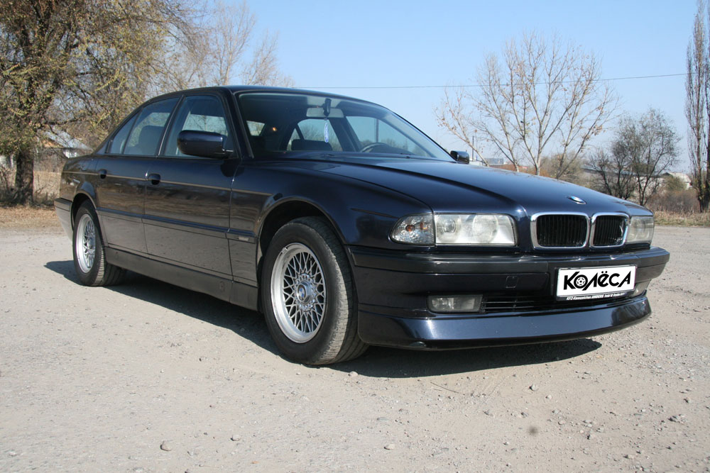 BMW 730i: 3 фото