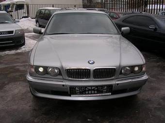 BMW 735i: 2 фото