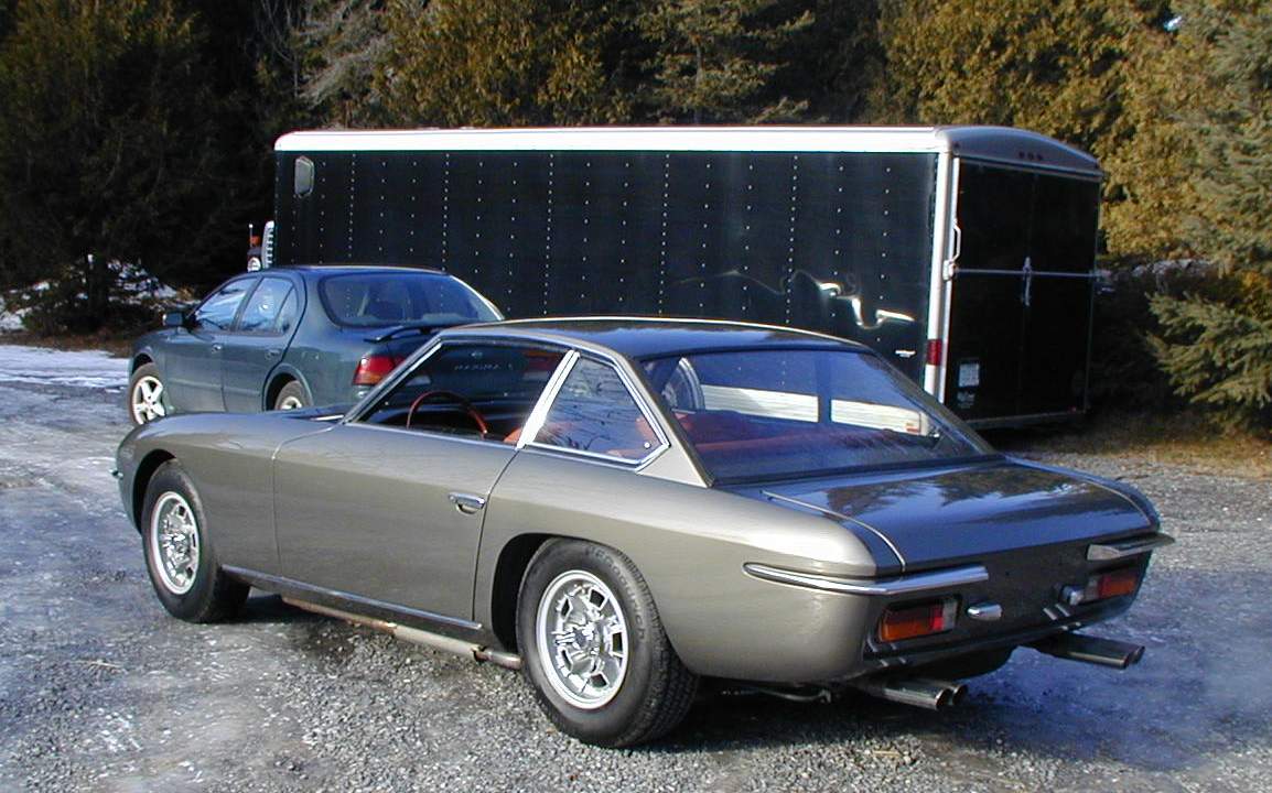 Lamborghini Islero: 9 фото