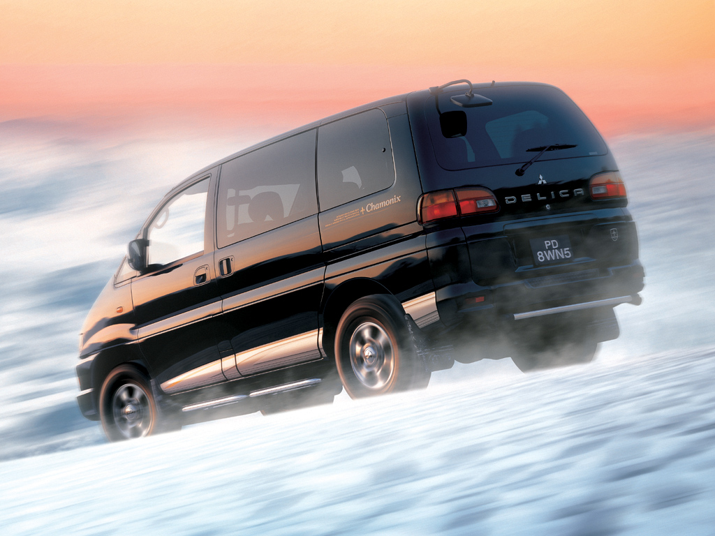 Mitsubishi Delica Space Gear: 11 фото