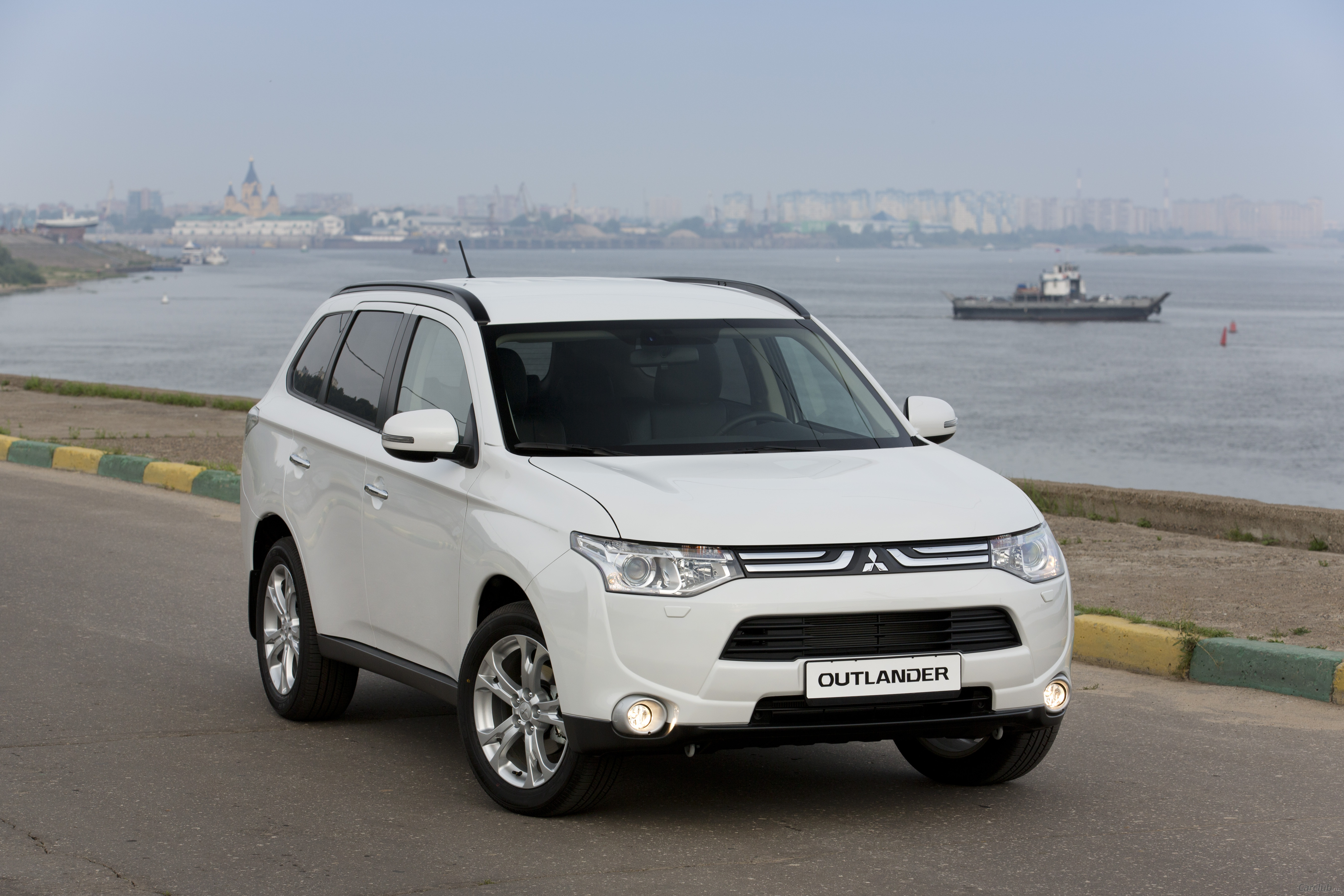 Mitsubishi Outlander: 5 фото