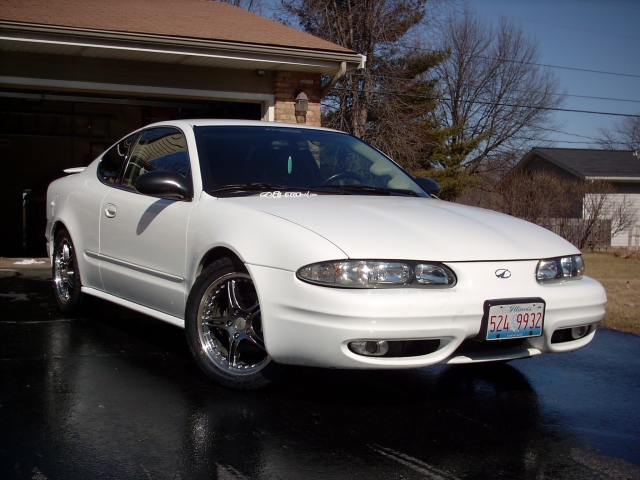 Oldsmobile Alero: 2 фото