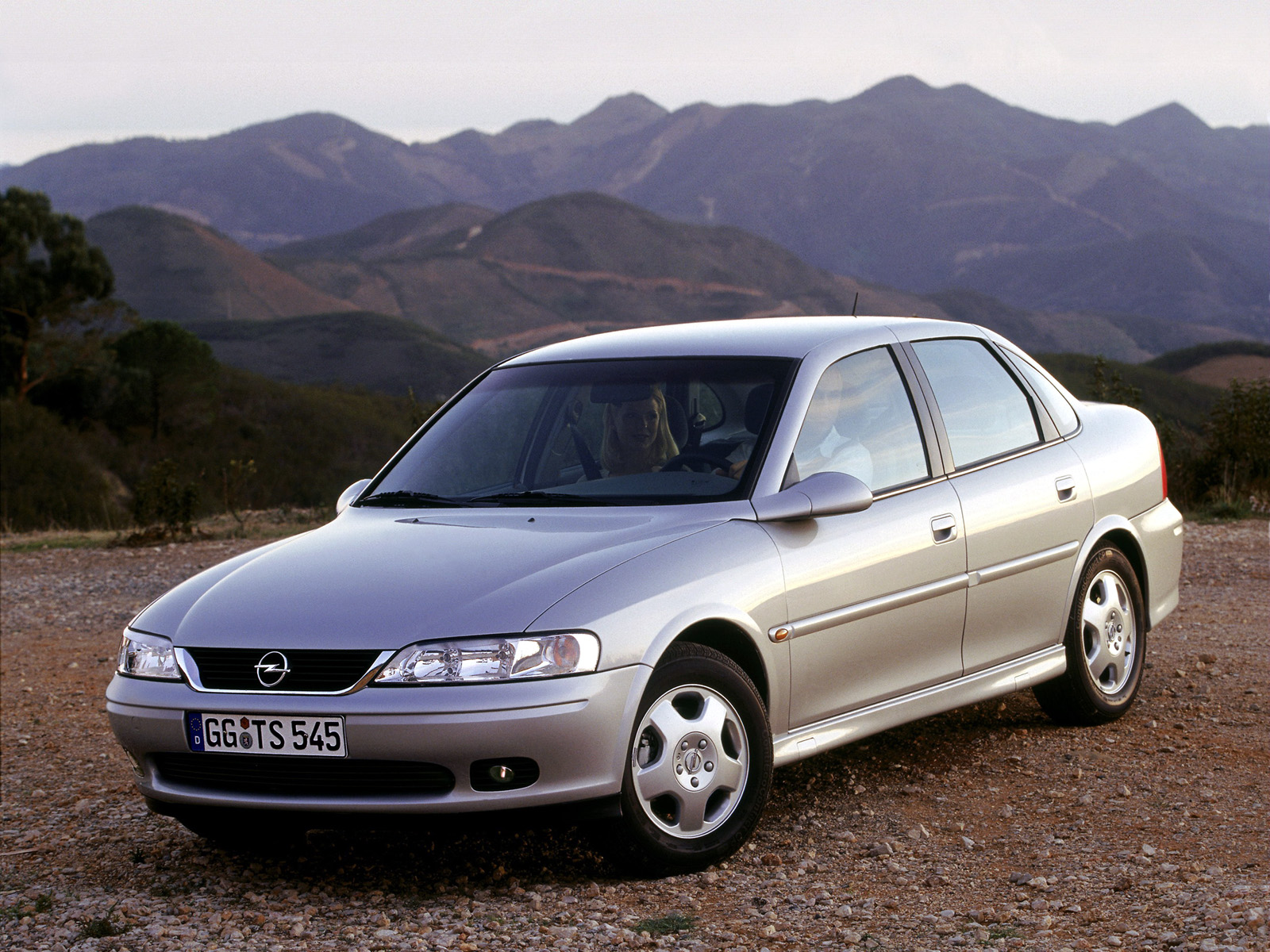 Opel Vectra: 7 фото