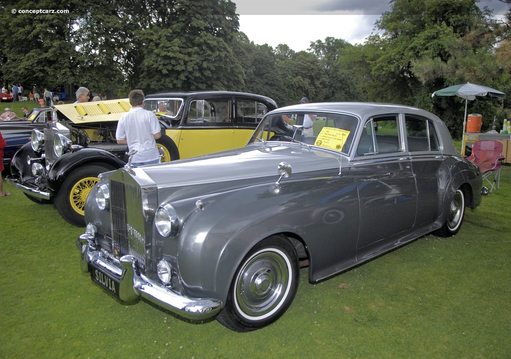 Rolls-Royce Silver Wraith: 9 фото