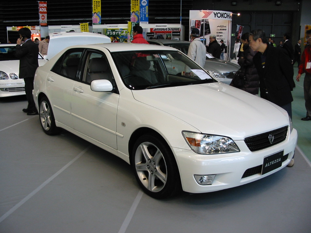 Toyota Altezza: 3 фото