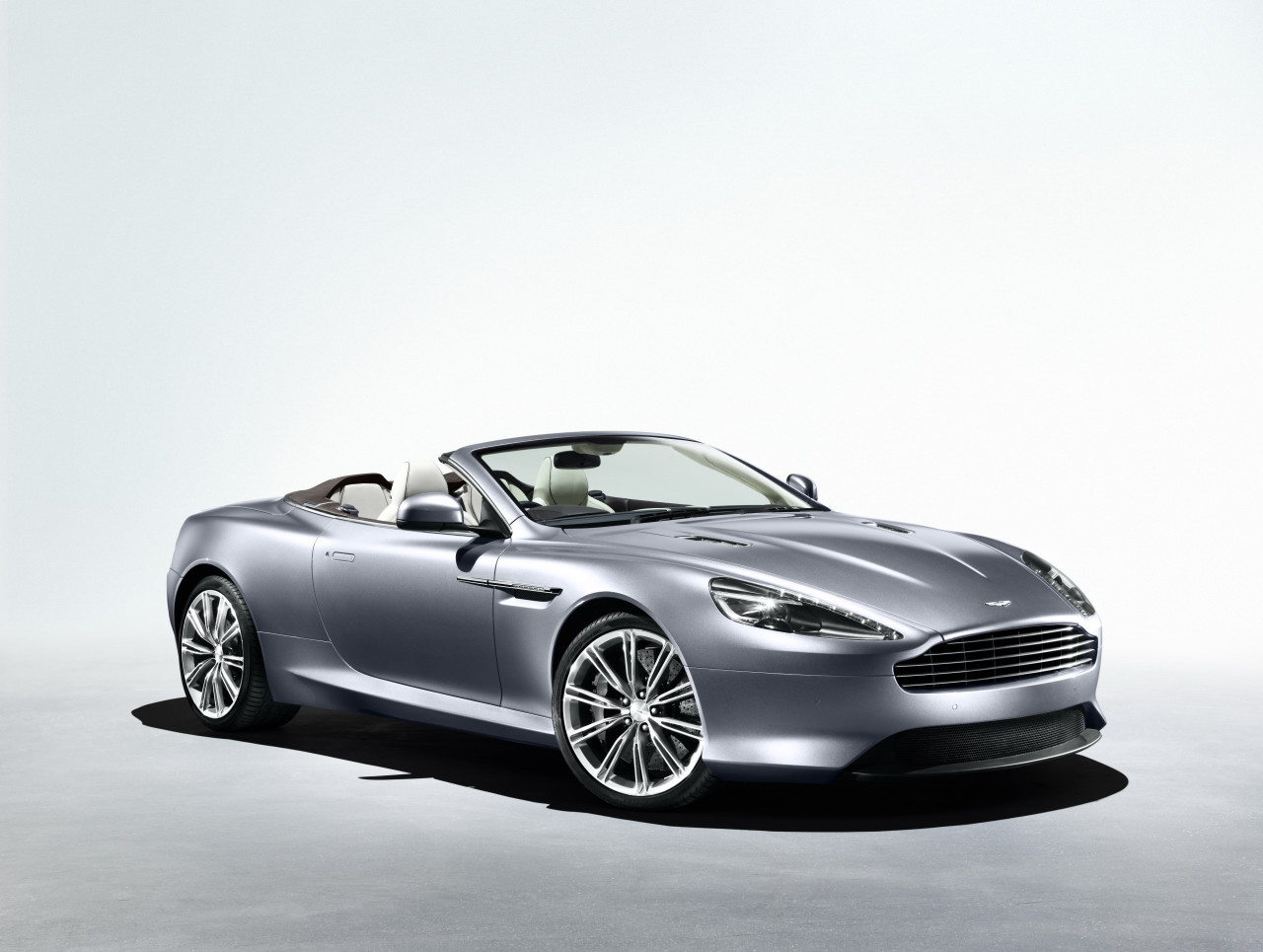 Aston Martin Virage: 4 фото