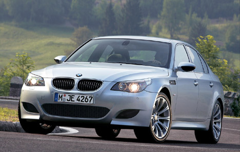 BMW M5 E60: 2 фото