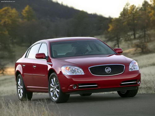 Buick Lucerne: 8 фото