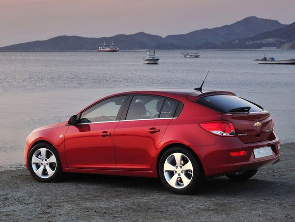 Chevrolet Cruze Hatchback: 7 фото