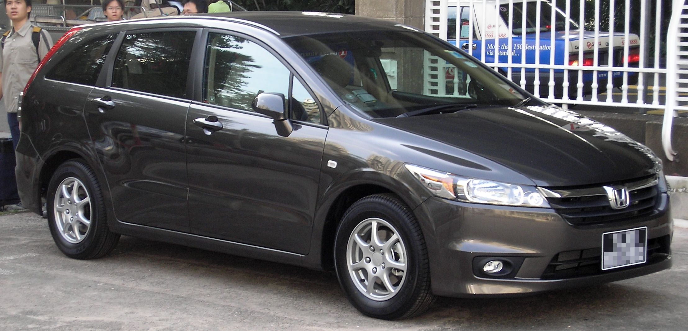 Honda Stream I: 10 фото