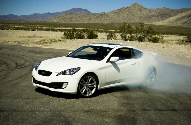 Hyundai Genesis Coupe: 4 фото