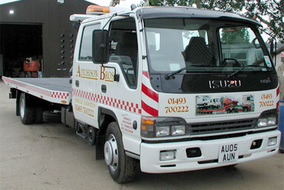 Isuzu NQR: 11 фото