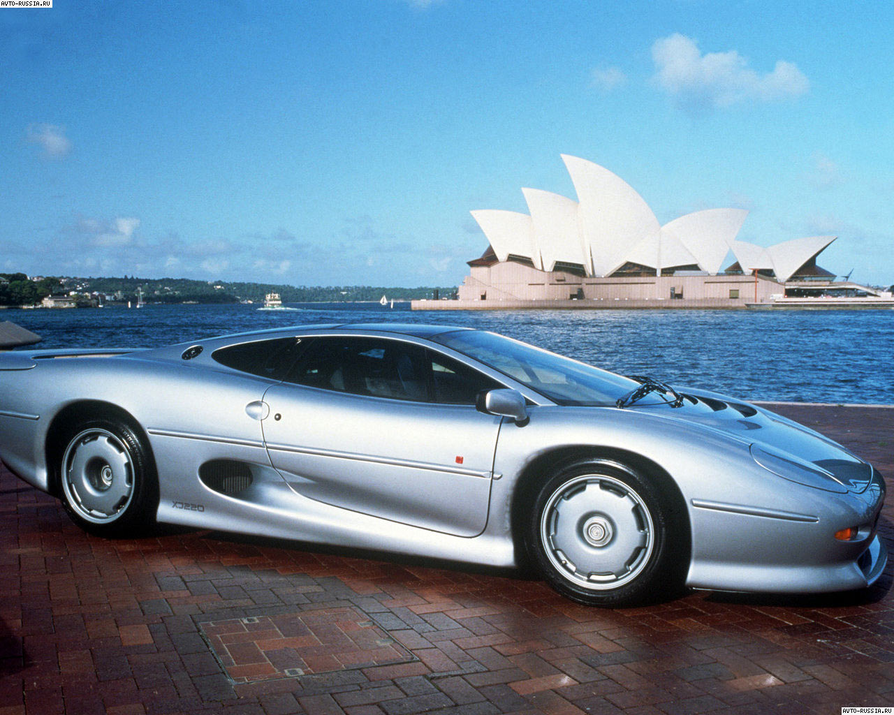 Jaguar XJ220: 2 фото