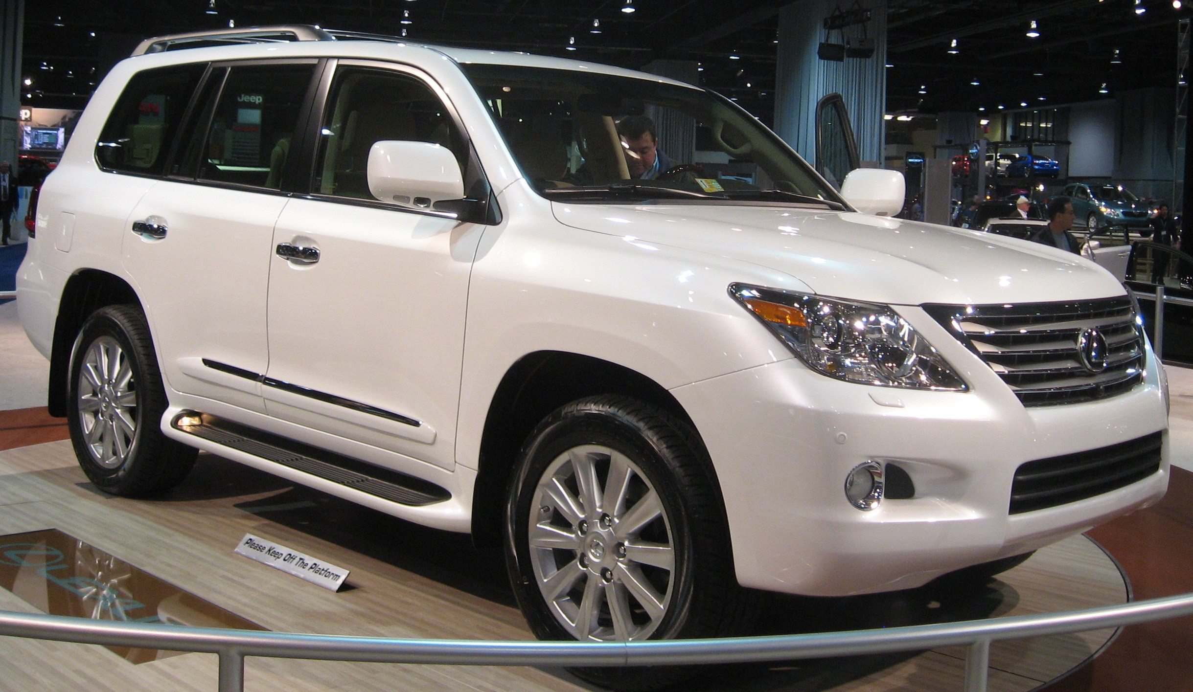 Lexus LX: 12 фото