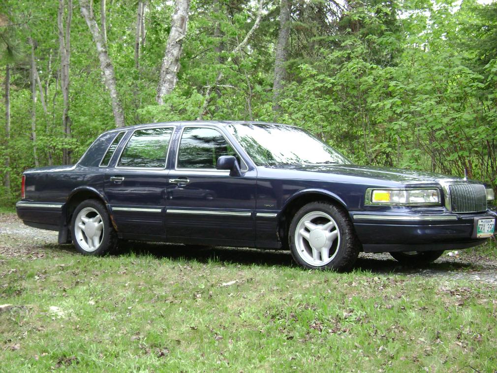 Lincoln Town Car II: 9 фото