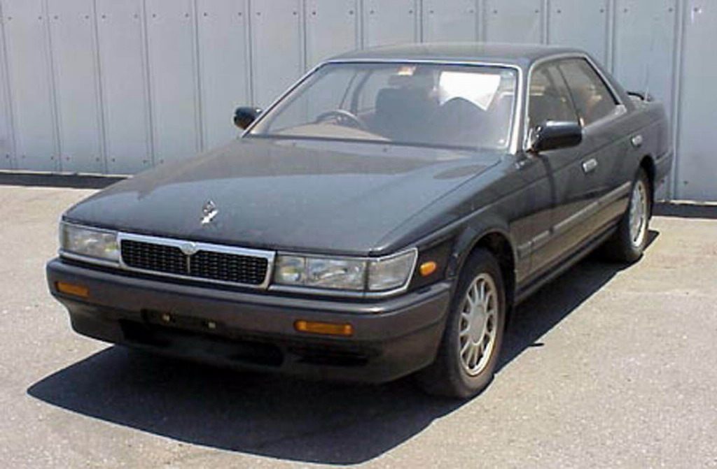 Nissan Laurel C33: 8 фото