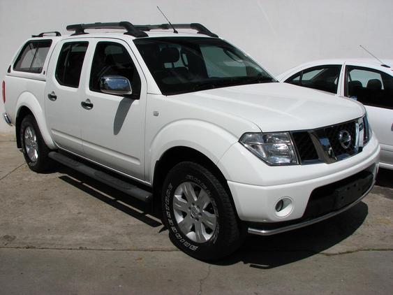 Nissan Navara I: 10 фото