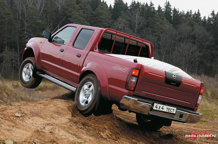 Nissan NP300: 6 фото