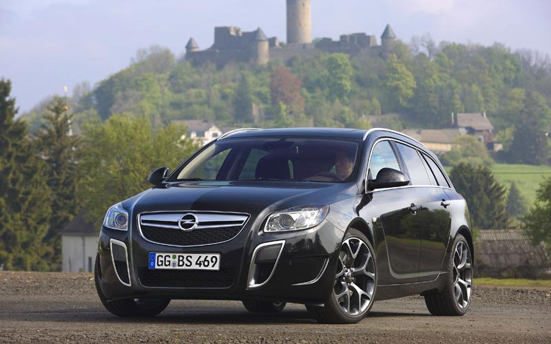 Opel Insignia Sports Tourer: 10 фото