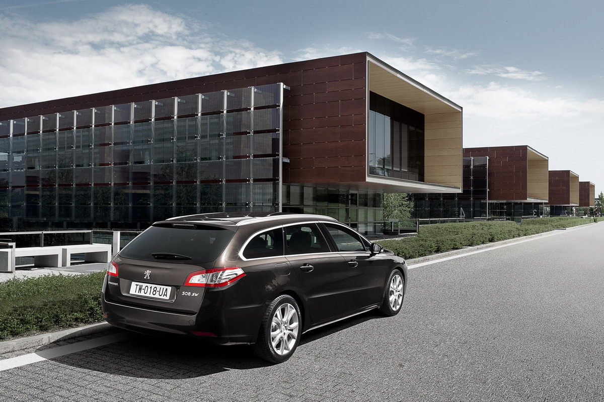 Peugeot 508 SW: 12 фото