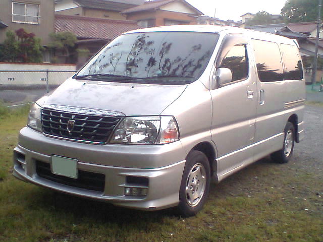 Toyota Grand Hiace: 4 фото