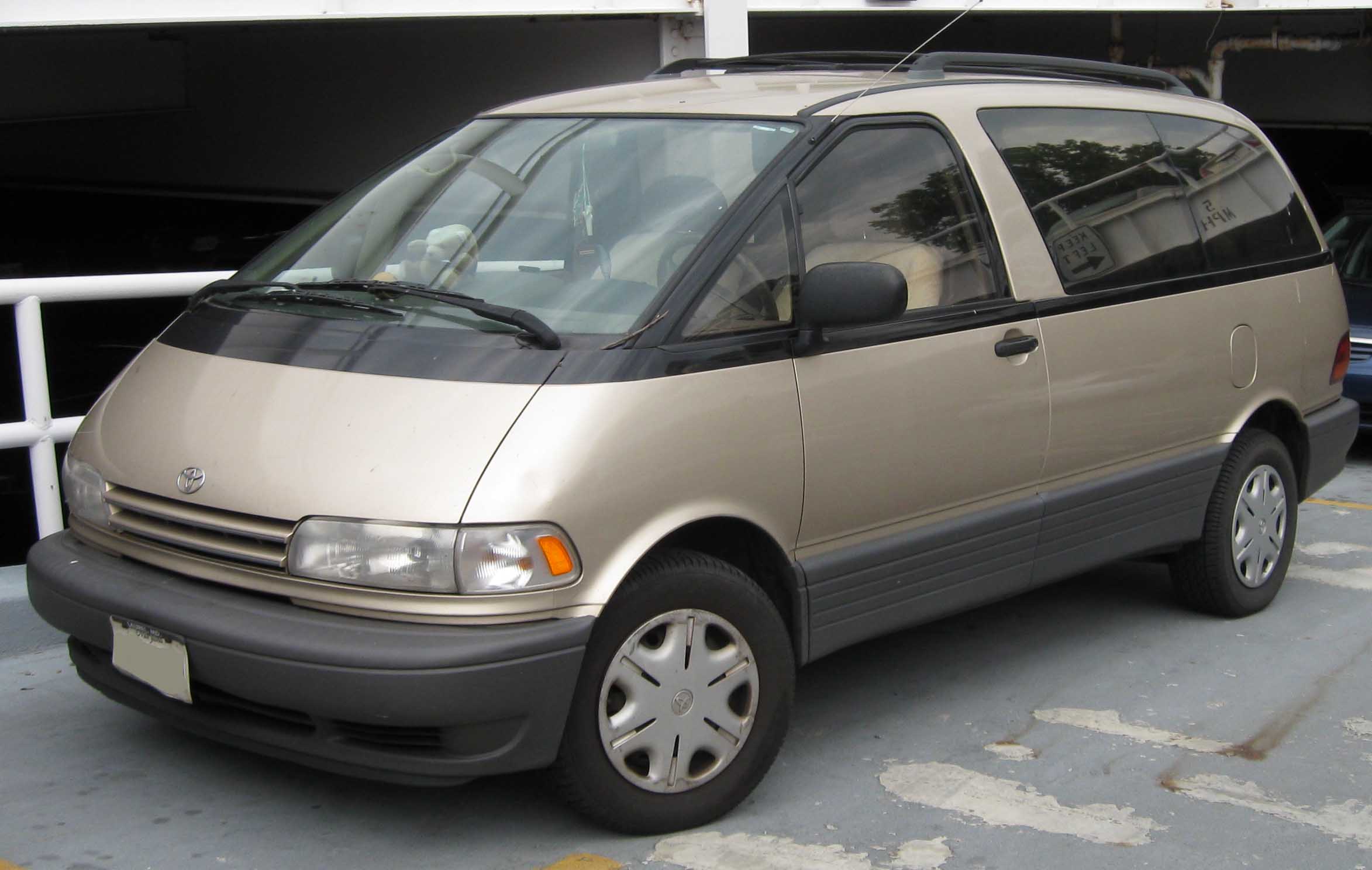 Toyota Previa: 12 фото